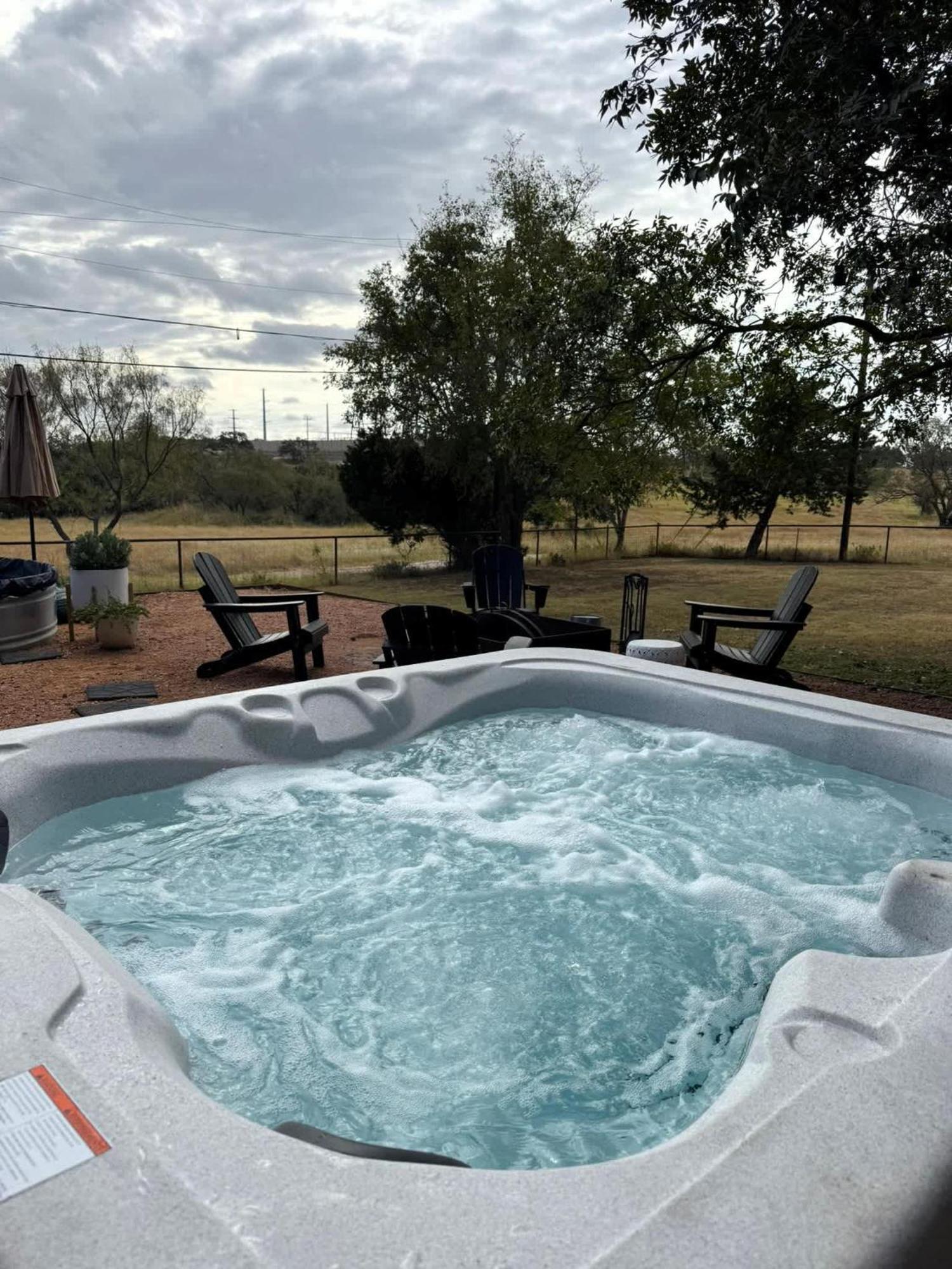 フレデリックスバーグ Container Haus Pet Friendly With Cowboy Poolヴィラ エクステリア 写真